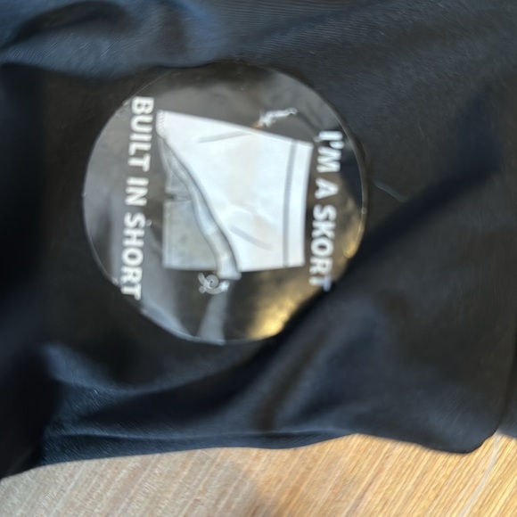 Women’s black skort elastic waist looks like a skirt has shorts underneath - Picture 4 of 5